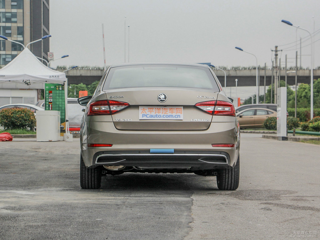 鉑光金明銳整車外觀外觀圖片