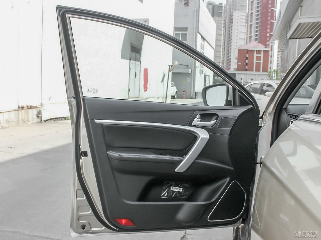 香檳金帝豪新能源車廂內(nèi)飾圖片