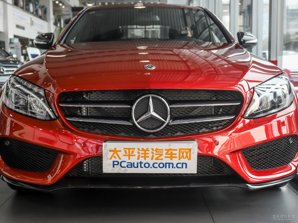 鋯英石紅奔馳C級車頭外觀圖片