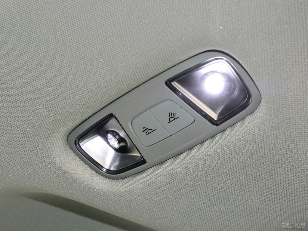 冰川白奧迪Q3車廂內(nèi)飾圖片