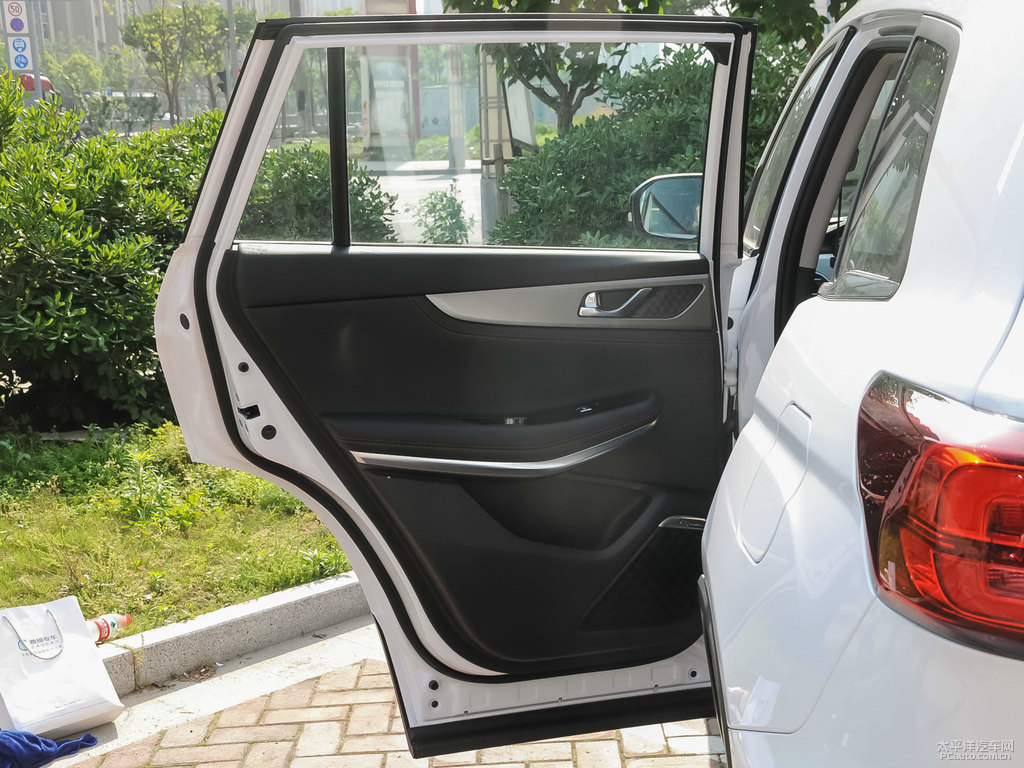 長(zhǎng)安CS75車廂內(nèi)飾圖片