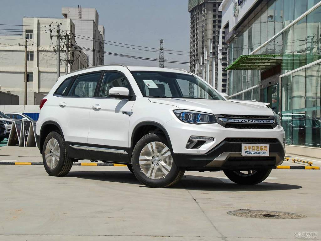 閃光月光白長安CS75整車外觀外觀圖片