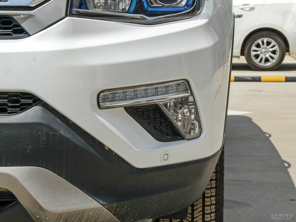 閃光月光白長安CS75車頭外觀圖片