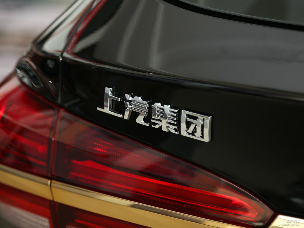 伯爵黑榮威RX5車尾外觀圖片