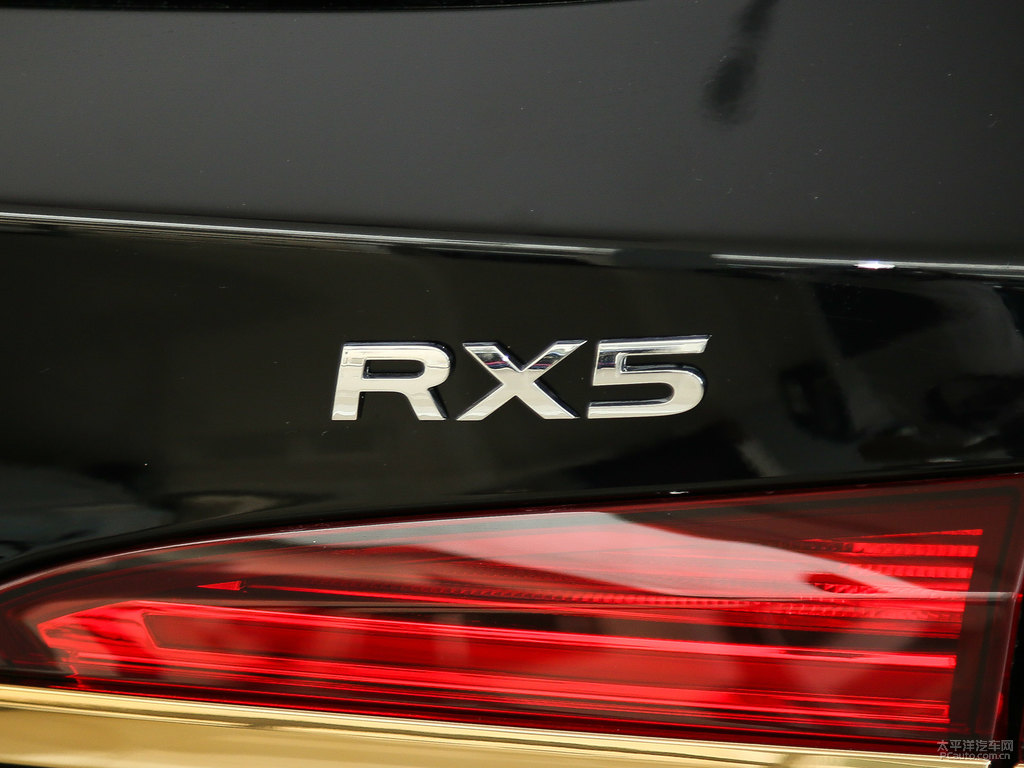 伯爵黑榮威RX5車尾外觀圖片