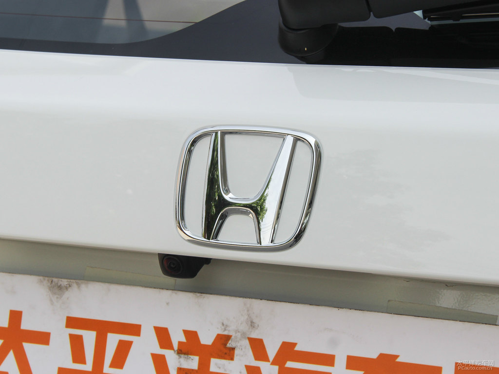 塔夫綢白繽智車尾外觀圖片