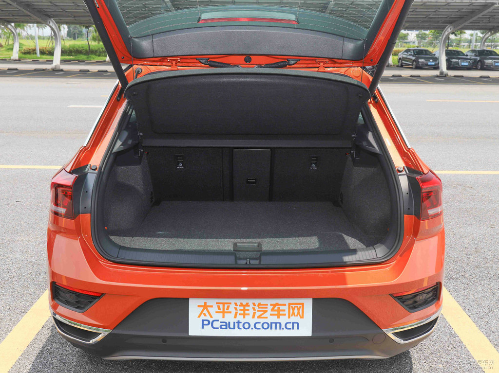 烈焰橙T-ROC探歌后備廂空間圖片