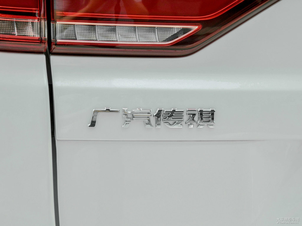珍珠白傳祺M8車尾外觀圖片