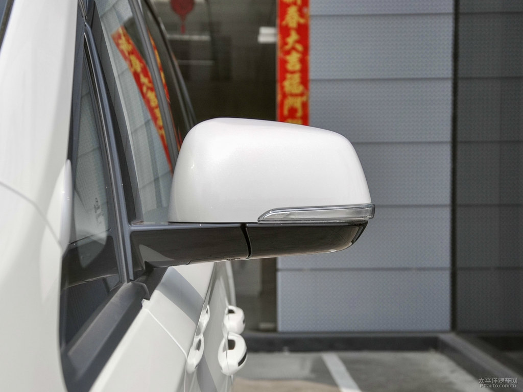 珍珠白傳祺M8車(chē)身外觀圖片