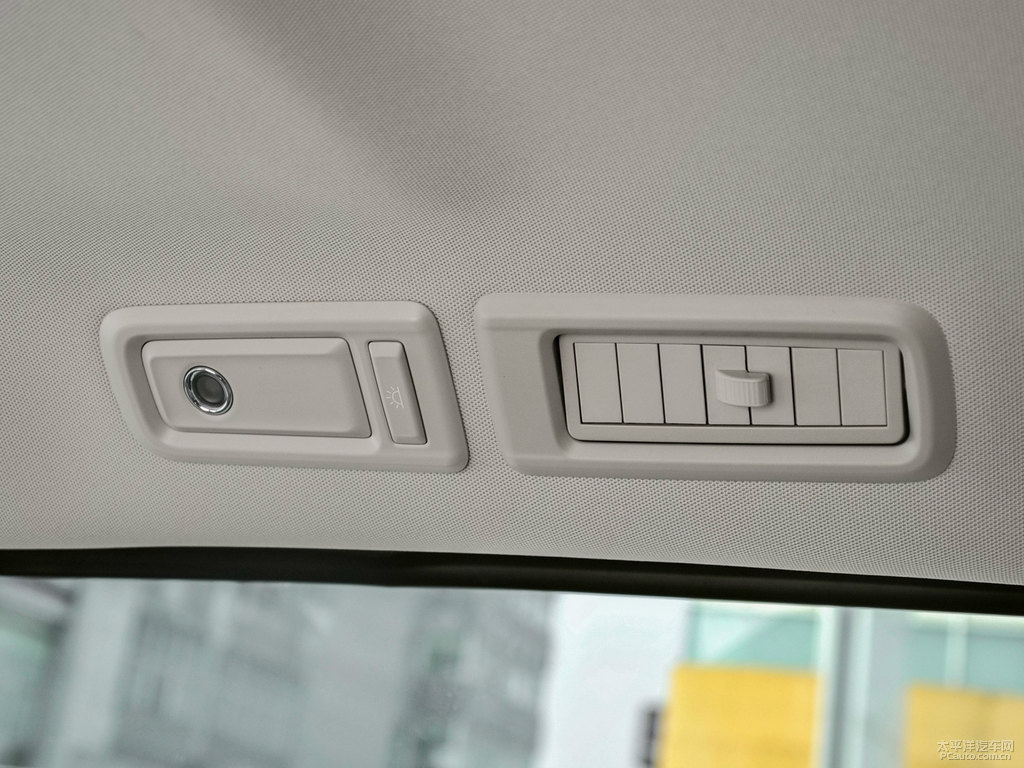 珍珠白傳祺M8車(chē)廂內(nèi)飾圖片