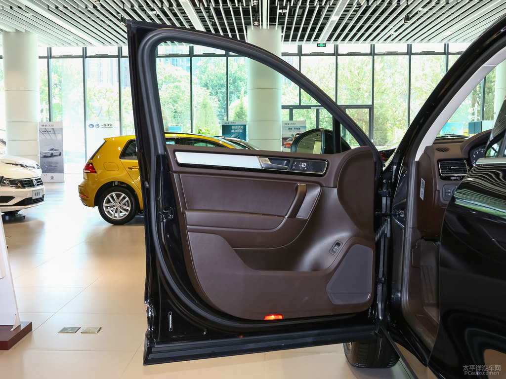 鋼琴黑途銳車廂內(nèi)飾圖片