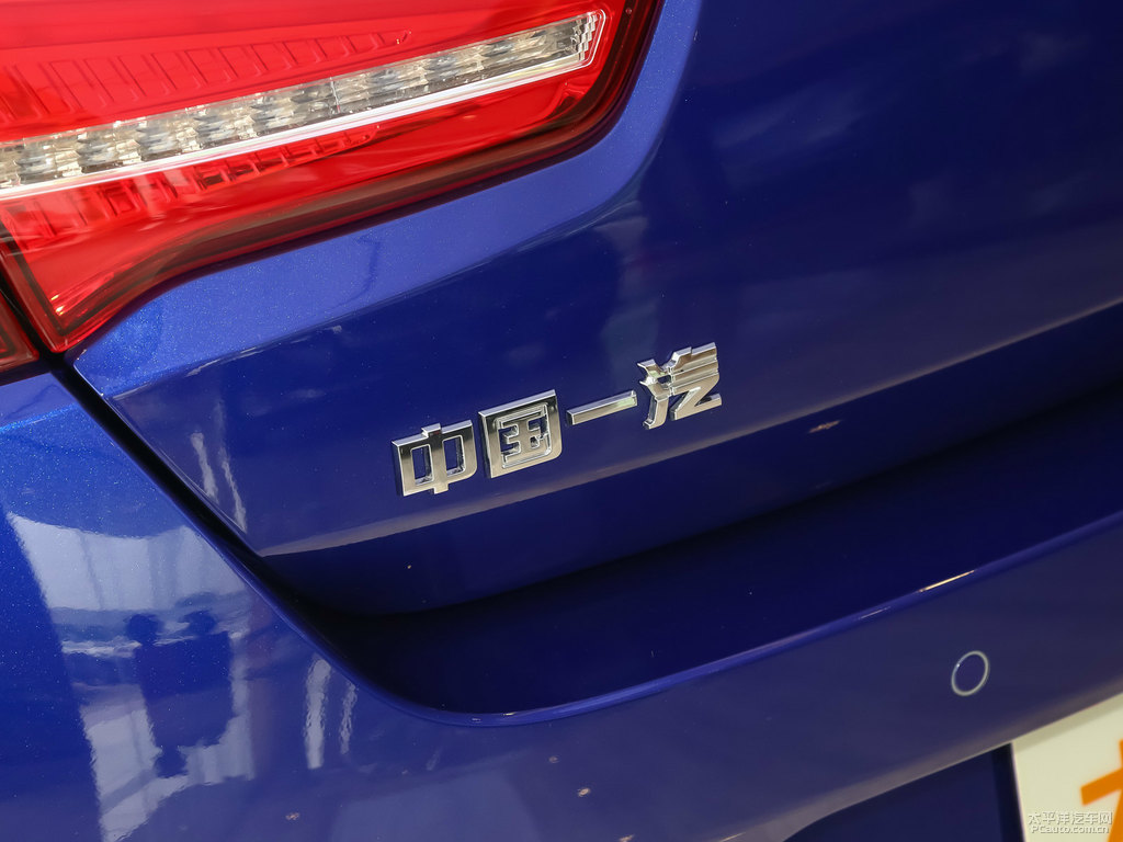 青川藍(lán)紅旗H5經(jīng)典車尾外觀圖片