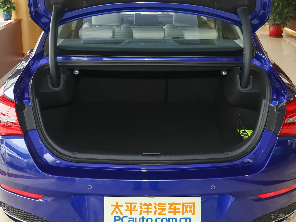 青川藍紅旗H5經(jīng)典后備廂空間圖片