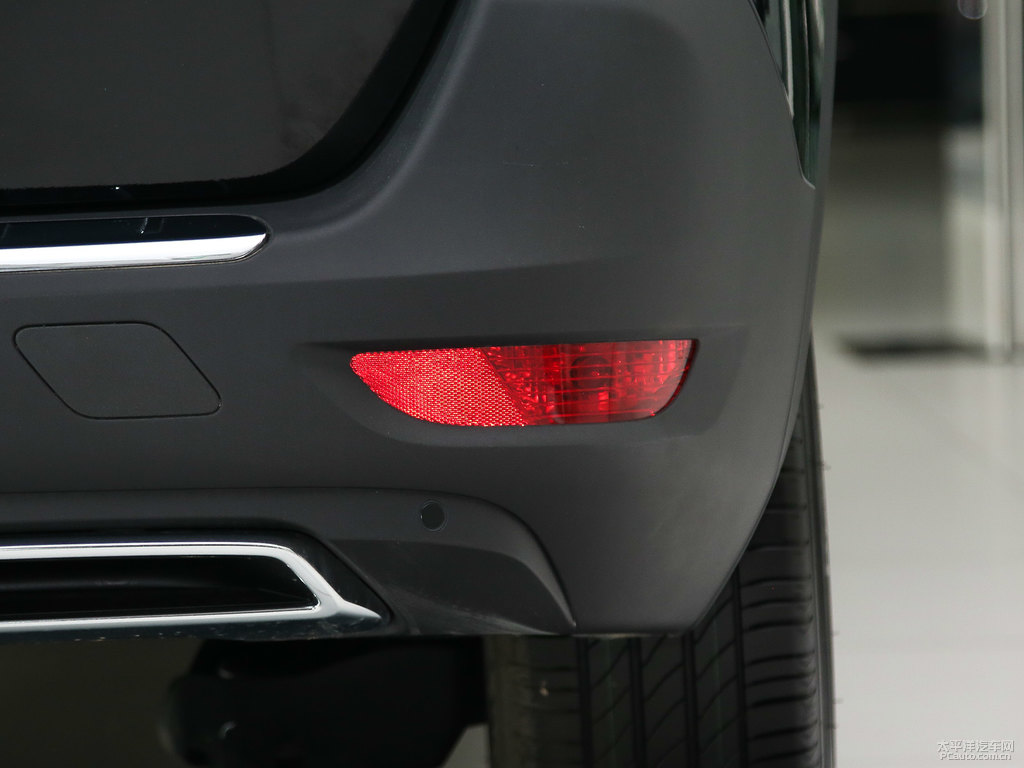 碳晶黑標(biāo)致5008車尾外觀圖片