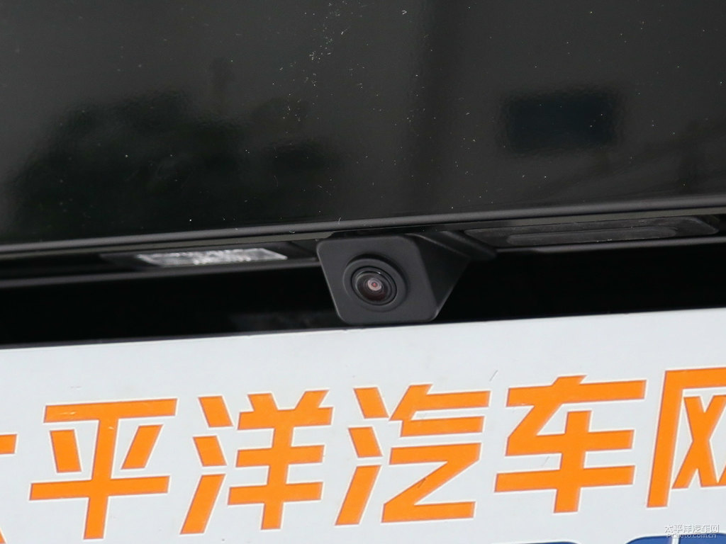 碳晶黑標致5008車尾外觀圖片