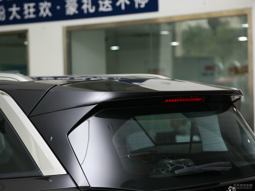 碳晶黑標(biāo)致5008車尾外觀圖片