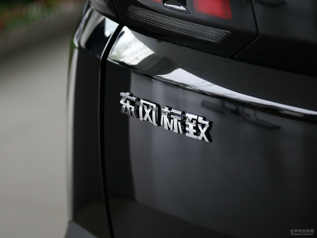碳晶黑標(biāo)致5008車尾外觀圖片
