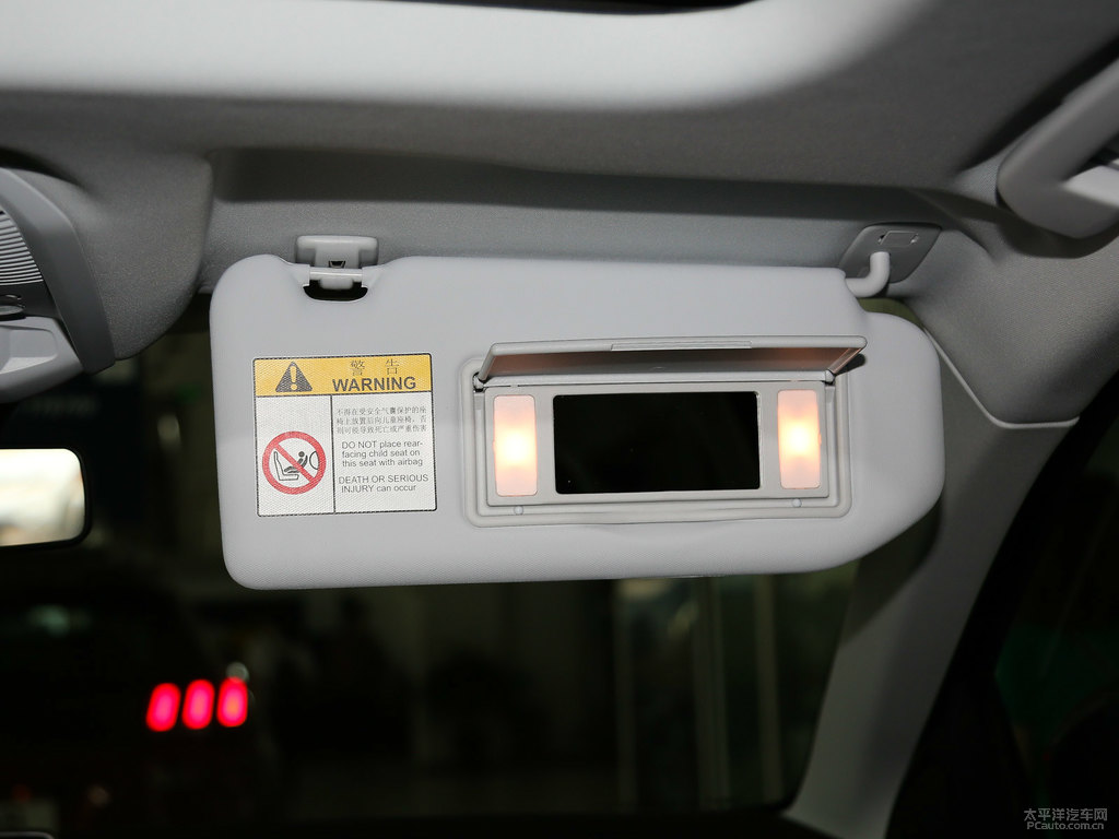 碳晶黑標致5008車廂內(nèi)飾圖片