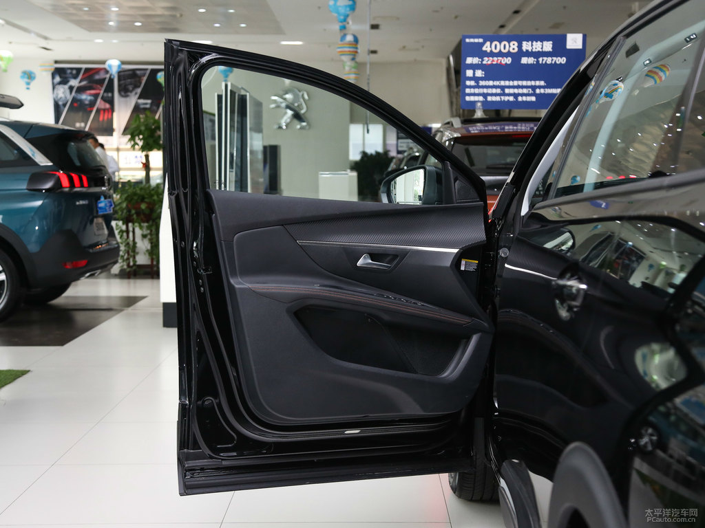 碳晶黑標(biāo)致5008車廂內(nèi)飾圖片