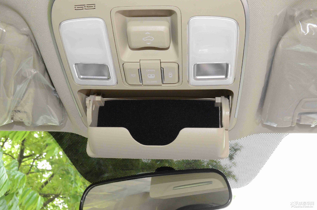 漢玉白博越車廂內(nèi)飾圖片