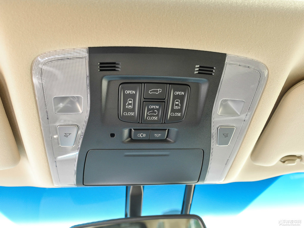 象牙白埃爾法車廂內(nèi)飾圖片
