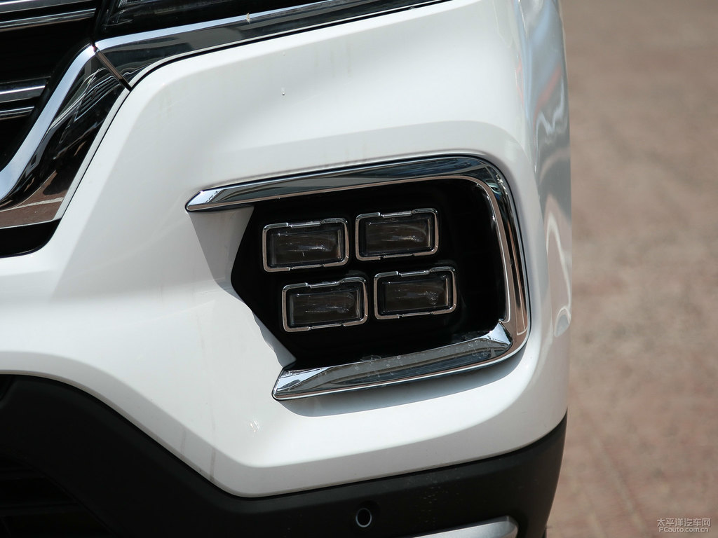 珍珠白榮威RX8車(chē)頭外觀(guān)圖片