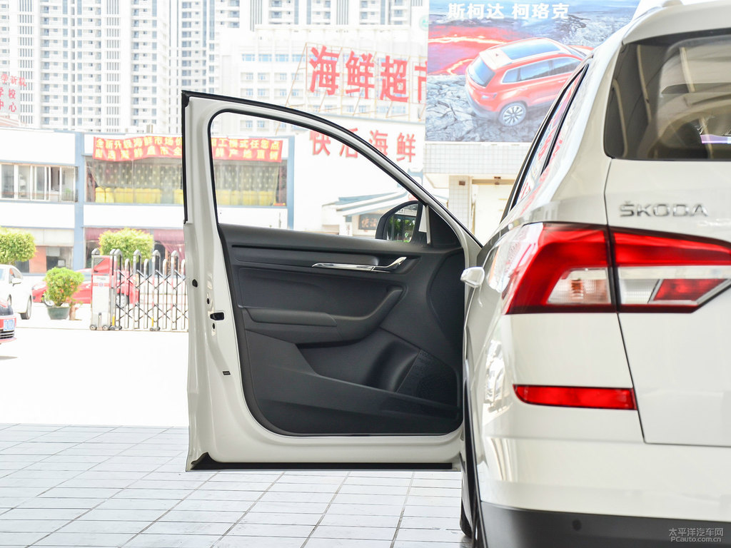 文藝白柯米克車(chē)廂內(nèi)飾圖片