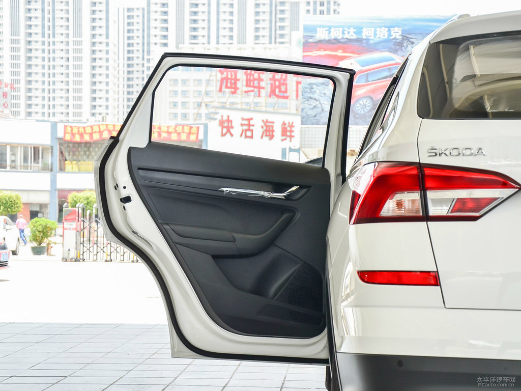 文藝白柯米克車廂內(nèi)飾圖片