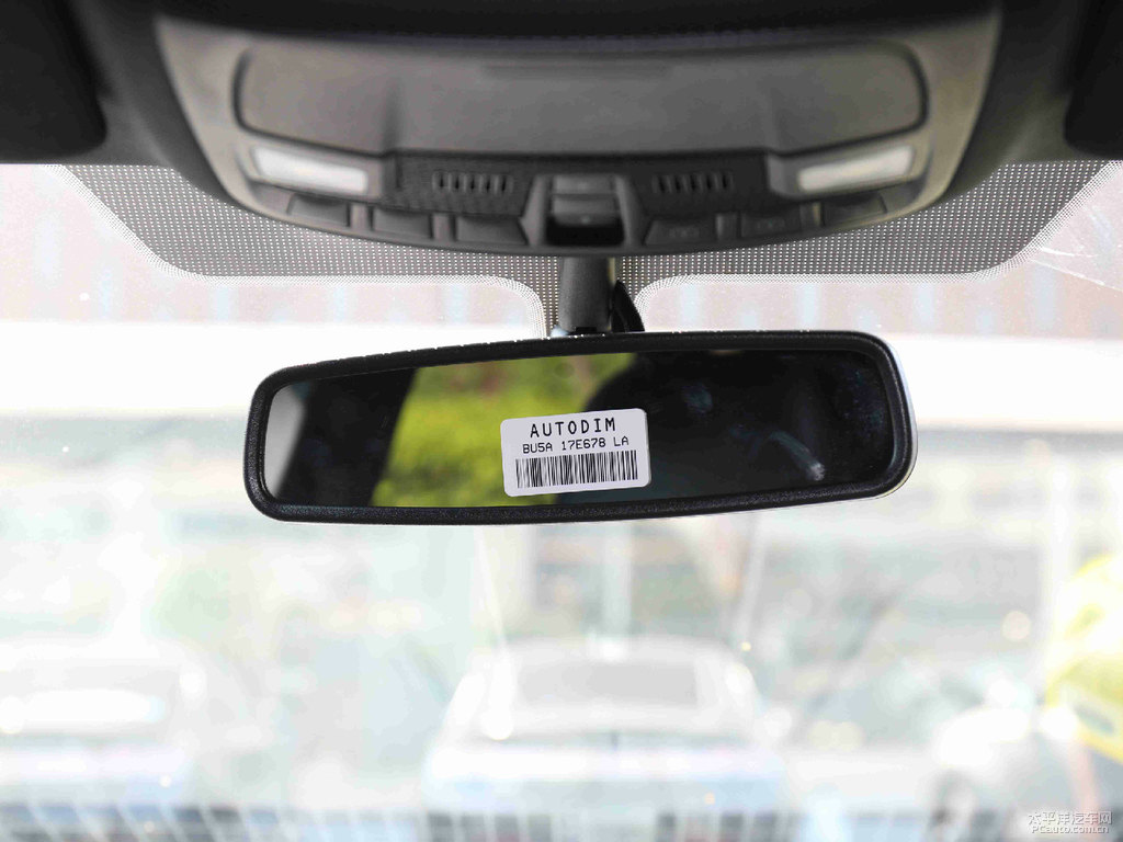 天鵝黑林肯MKC車(chē)廂內(nèi)飾圖片