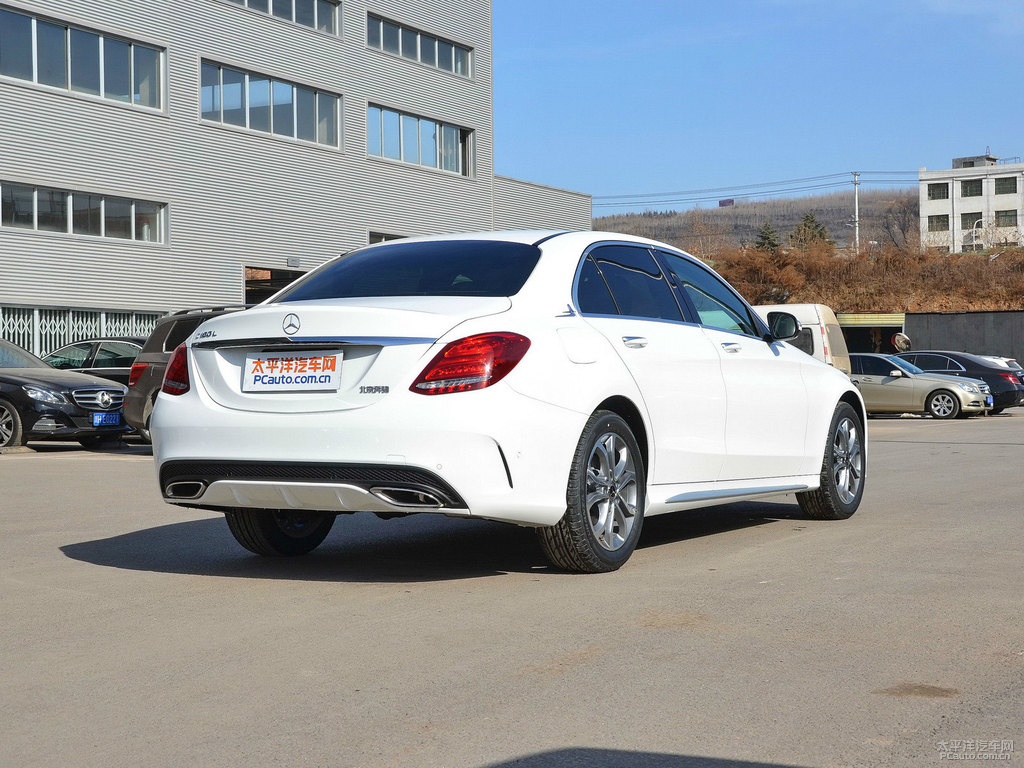 北極白奔馳C級(jí)整車外觀外觀圖片