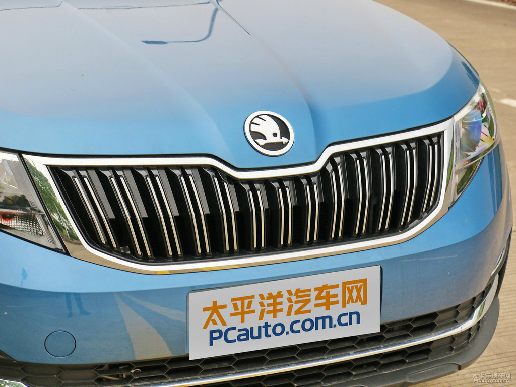 自由藍(lán)柯米克車頭外觀圖片