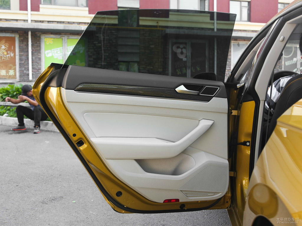 卡庫金大眾CC車廂內(nèi)飾圖片