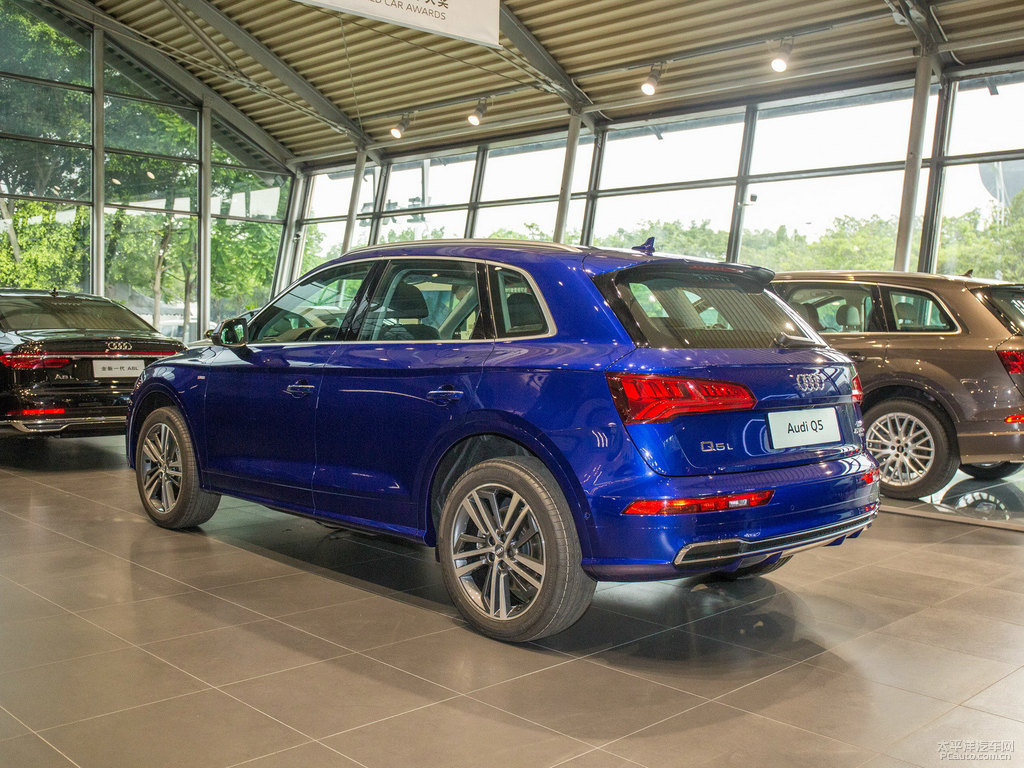 探索藍奧迪Q5L整車外觀外觀圖片