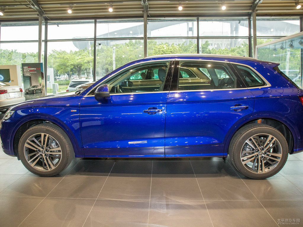 探索藍(lán)奧迪Q5L整車外觀外觀圖片