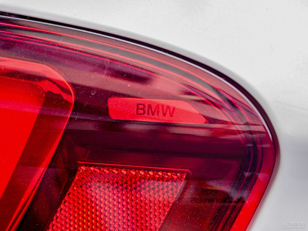 礦石白寶馬X5(進(jìn)口)車尾外觀圖片