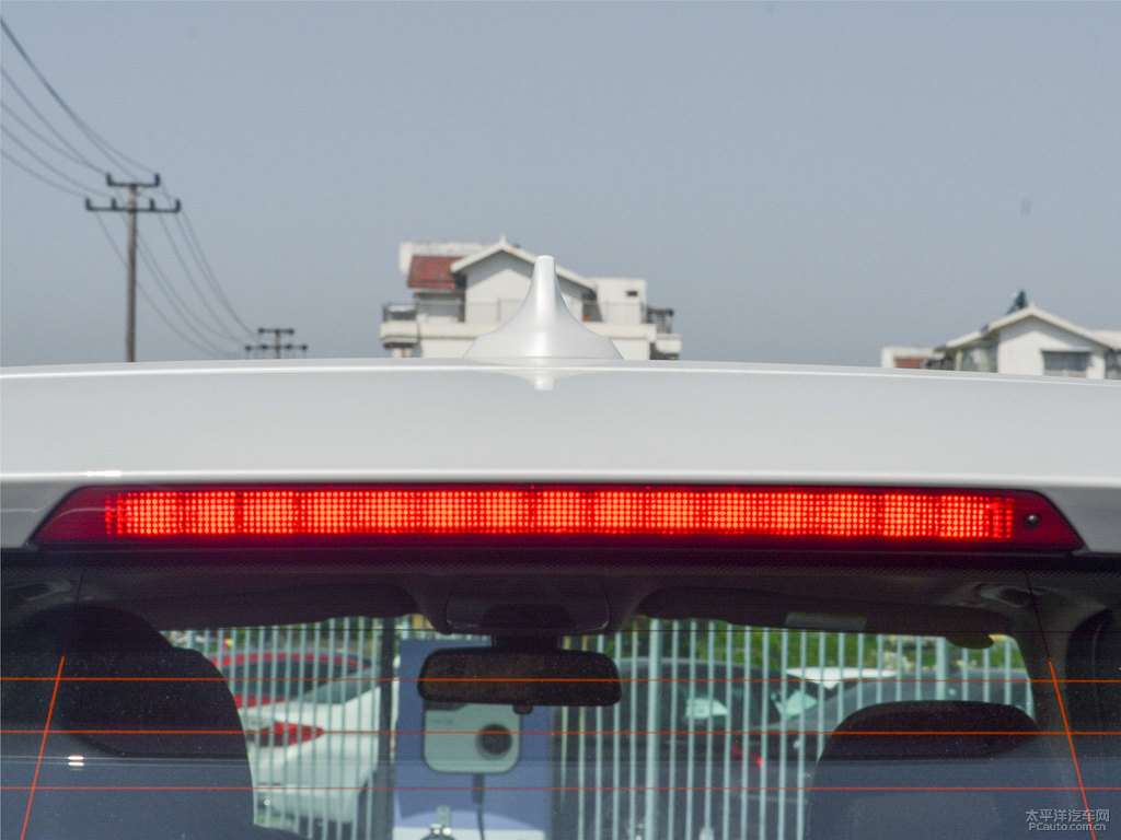 礦石白寶馬X5(進(jìn)口)車尾外觀圖片