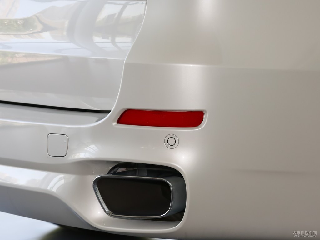 礦石白寶馬X5(進口)車尾外觀圖片