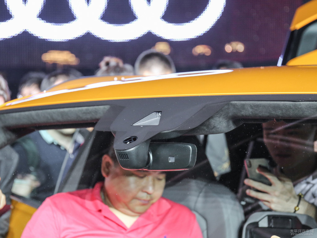 鎏金橙奧迪Q8車身外觀圖片