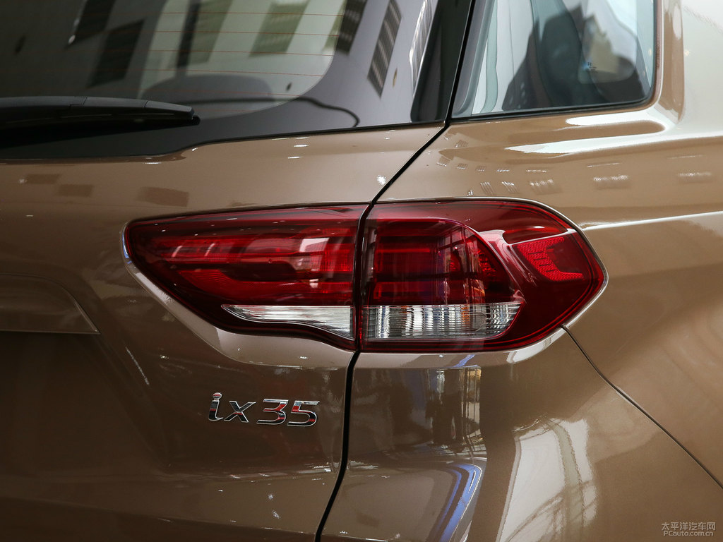 胡桃棕北京現(xiàn)代ix35車尾外觀圖片