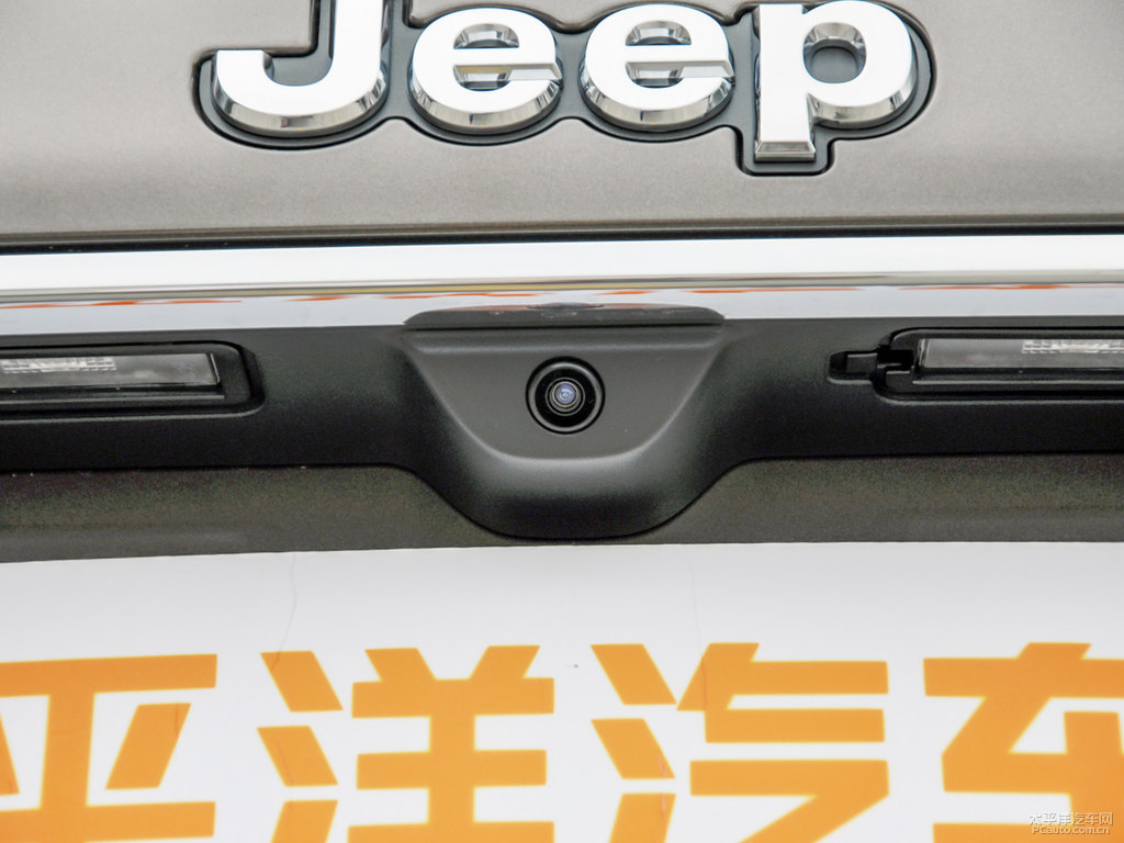 阿布扎比棕大指揮官車尾外觀圖片