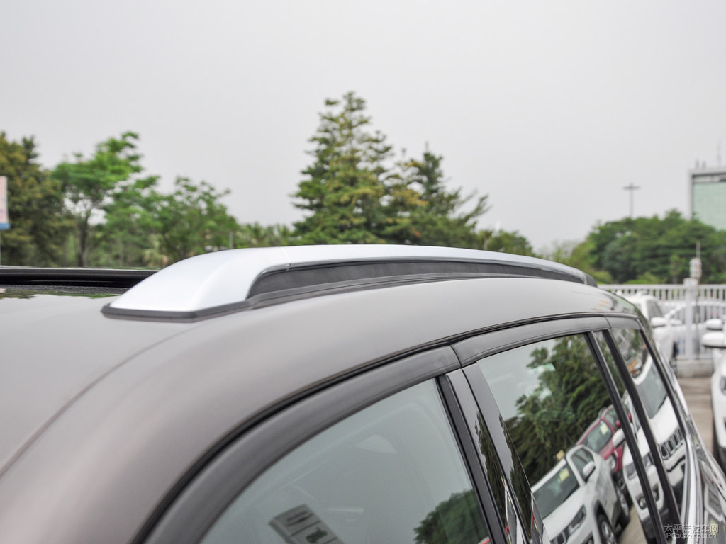 阿布扎比棕大指揮官車(chē)身外觀圖片