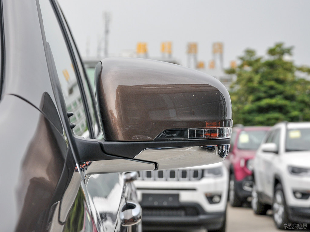 阿布扎比棕大指揮官車身外觀圖片