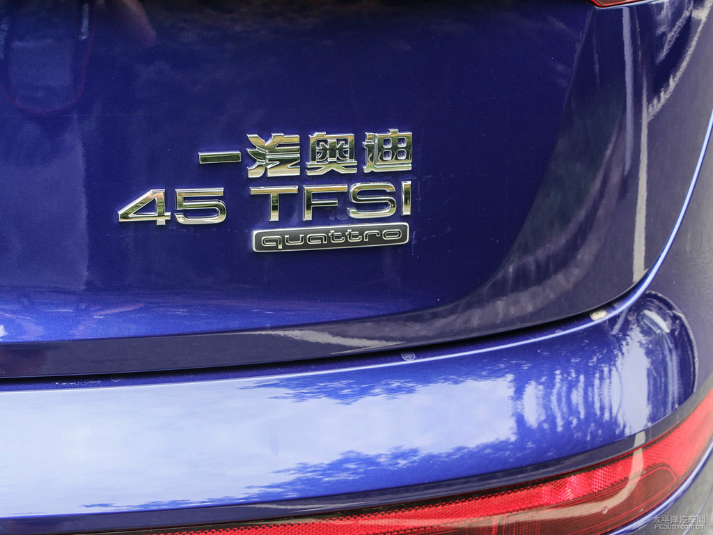 探索藍奧迪Q5L車尾外觀圖片