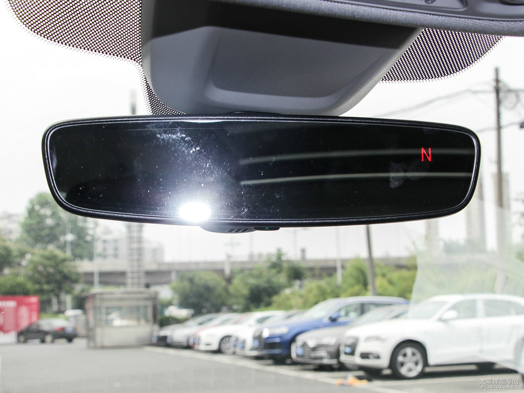 探索藍奧迪Q5L車廂內(nèi)飾圖片