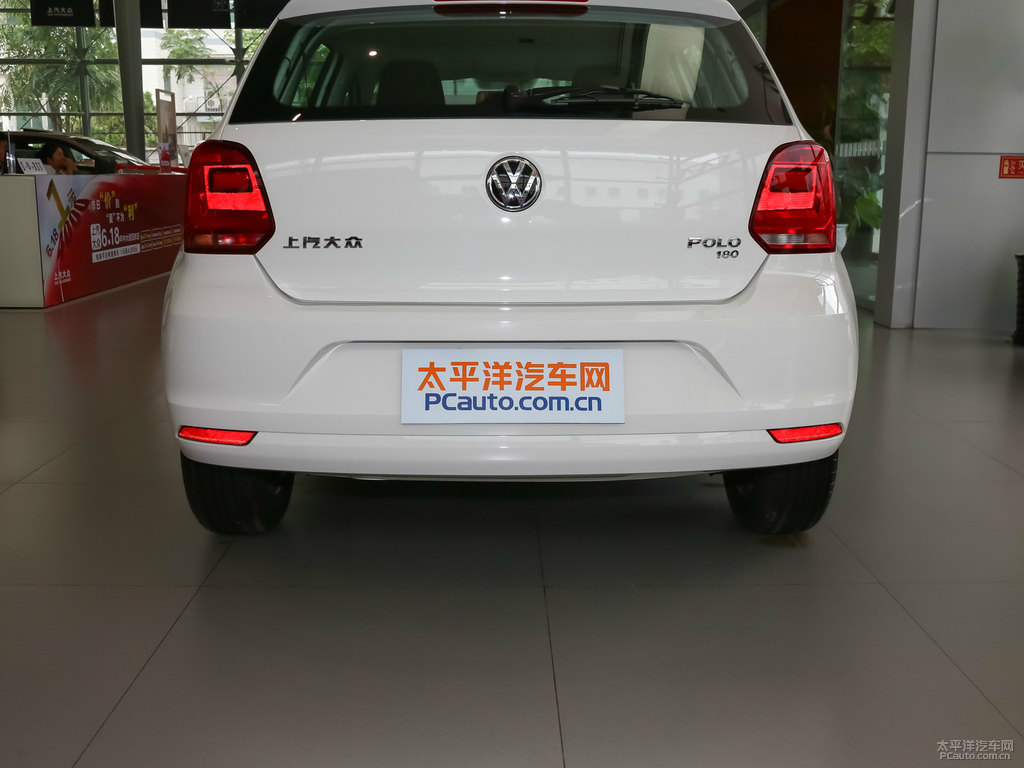 極地白大眾Polo車尾外觀圖片