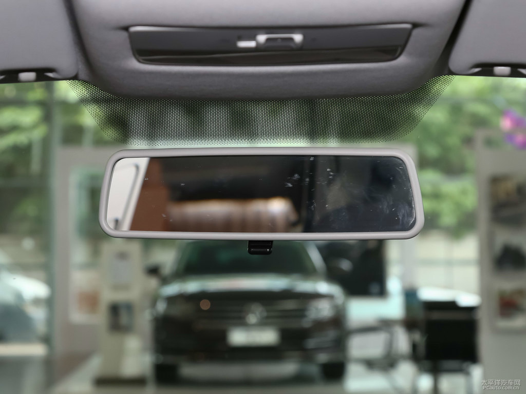 極地白大眾Polo車(chē)廂內(nèi)飾圖片