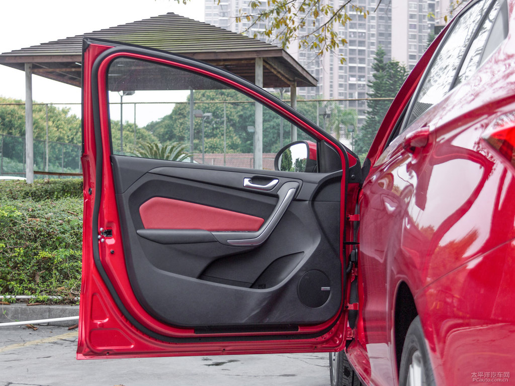 魅影紅艾瑞澤5車廂內(nèi)飾圖片