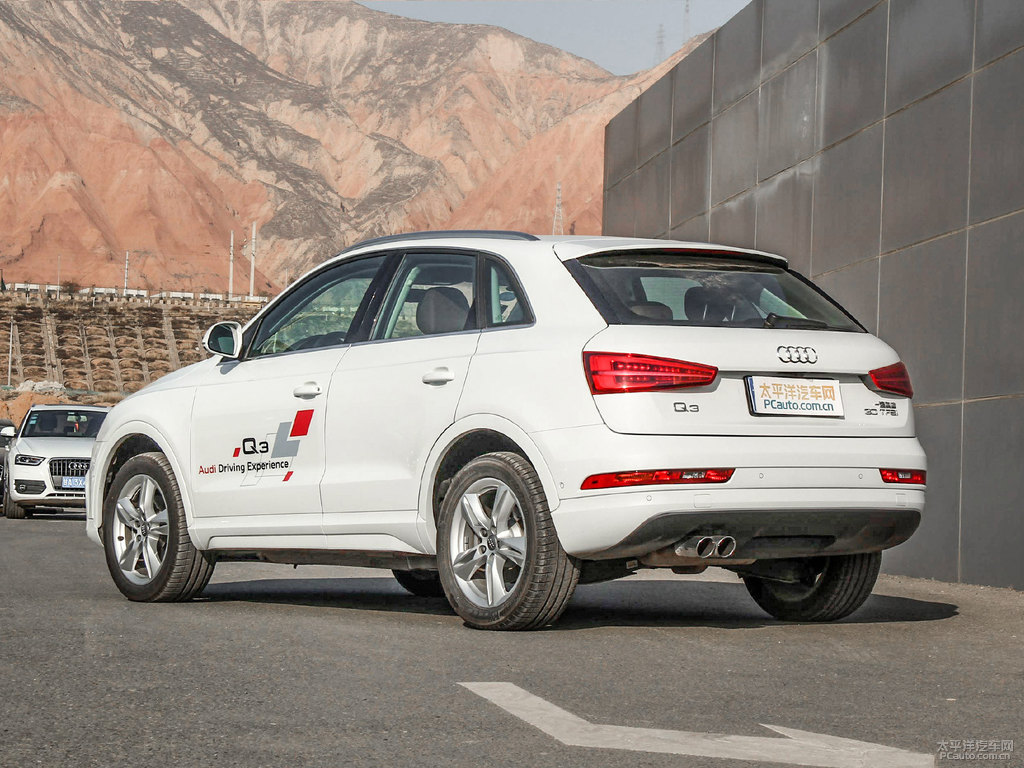 冰川白奧迪Q3整車外觀外觀圖片