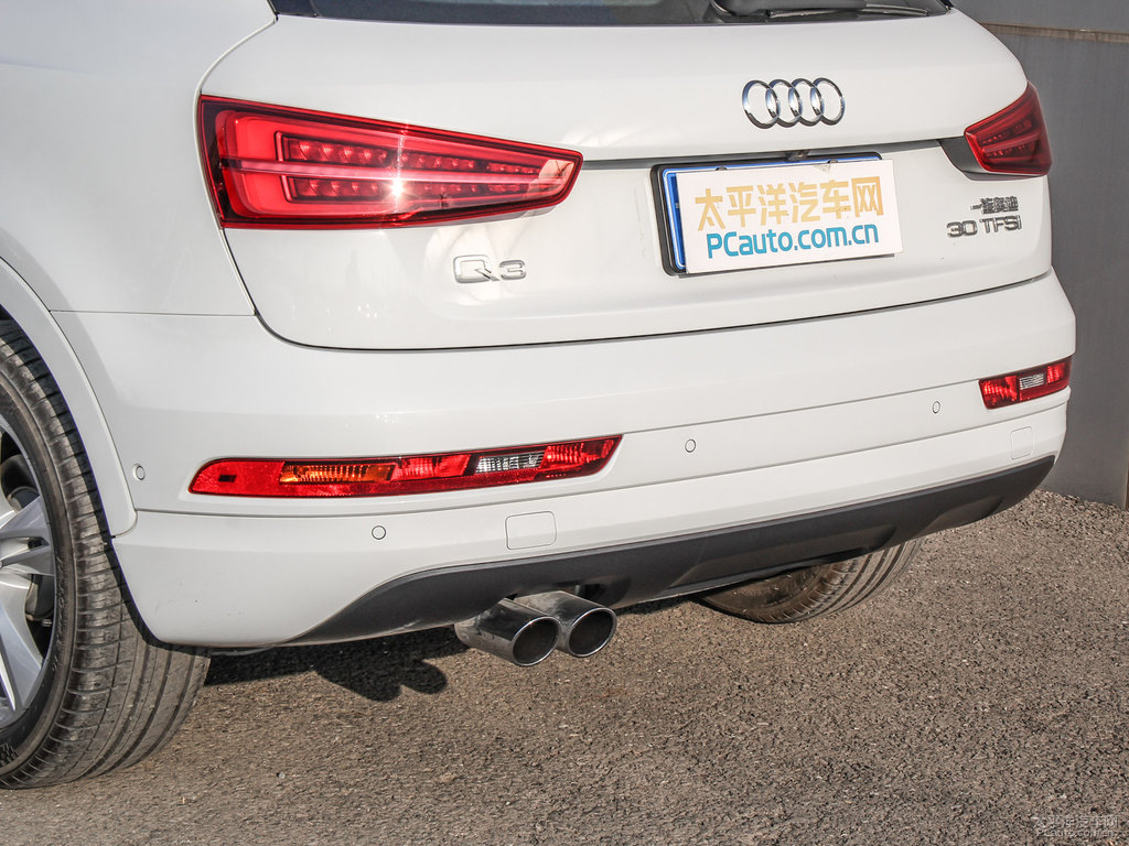 冰川白奧迪Q3車尾外觀圖片