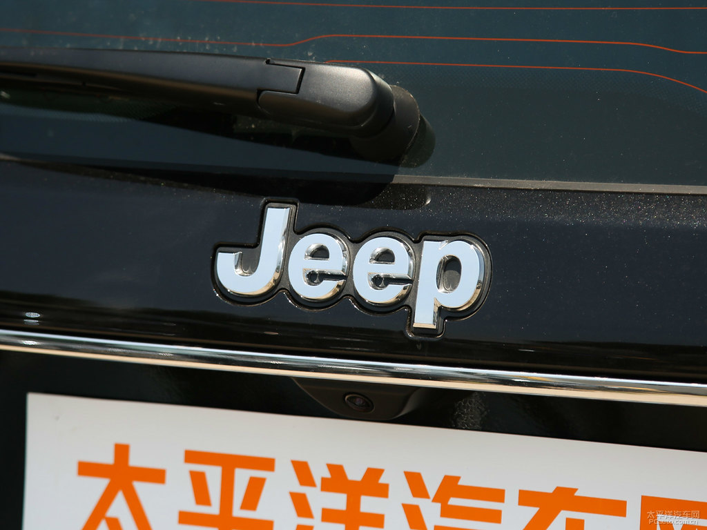 北極黑大指揮官車尾外觀圖片